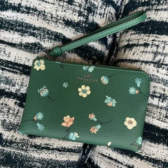 Coach Mystical Floral Corner Zip Wristlet Green Multi - Picture 6 of 13